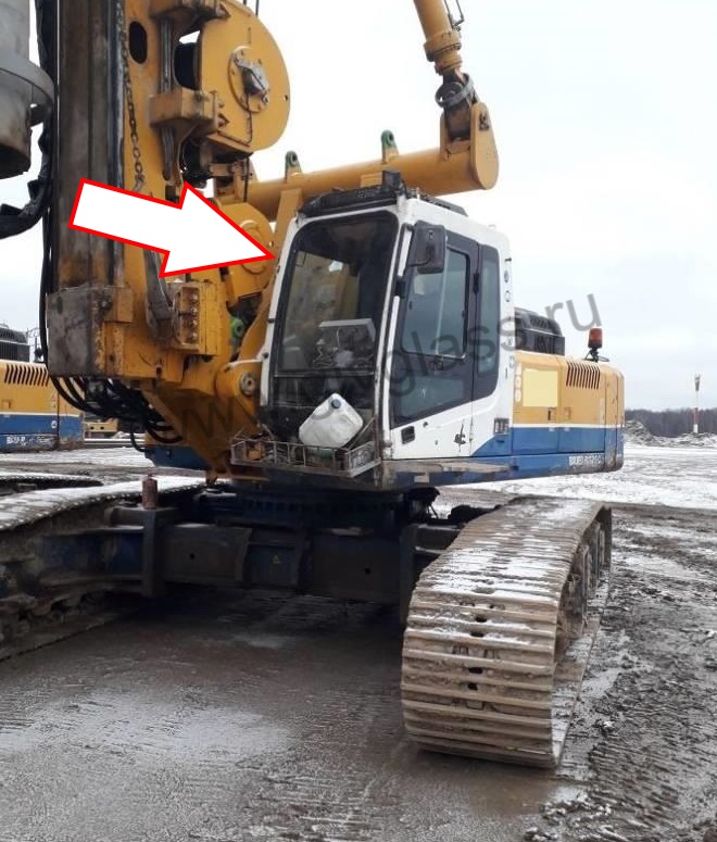 Буровая установка Bauer BG-25H - Стекло правое у стрелы в резинку (закаленное), фон зеленый,толщина 5 мм, размер 1365 мм *1385 мм

 